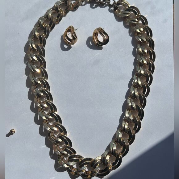 Vintage Monet Interlocking Links Earring & Necklace Matching Set - Picture 10 of 11